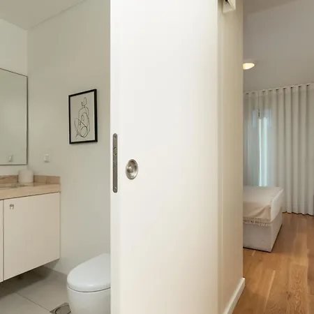 Apartment Sunlight Breeze - Modern Pool Haven By Lovelystay