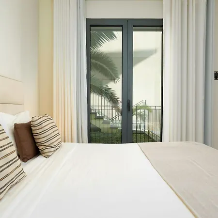 Sunlight Breeze - Modern Pool Haven By Lovelystay Apartment *