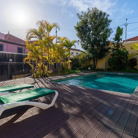 Apartment Sunlight Breeze - Modern Pool Haven By Lovelystay Funchal (Madeira)