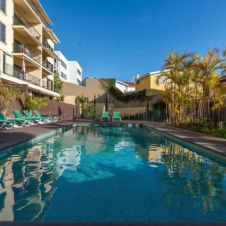 Apartment Sunlight Breeze - Modern Pool Haven By Lovelystay